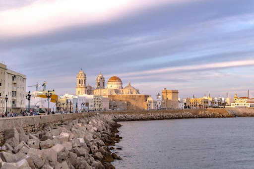 What is the best area to live in Cádiz? Recommended luxury residential developments